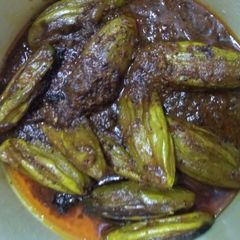 A picture of Stuffed pointed gourd.