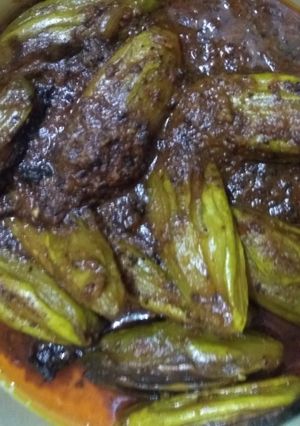 A picture of Stuffed pointed gourd.
