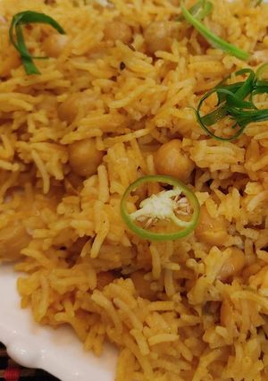 A picture of Chana pulao.