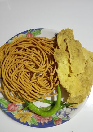 ફાફડા ને તીખા ગાઠીયા(Gathiya recipe in gujrati) રેસીપી મુખ્ય ફોટો