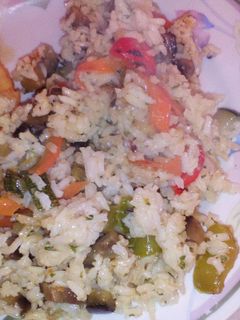 Una foto de Salteado de verduras con arroz a la cerveza