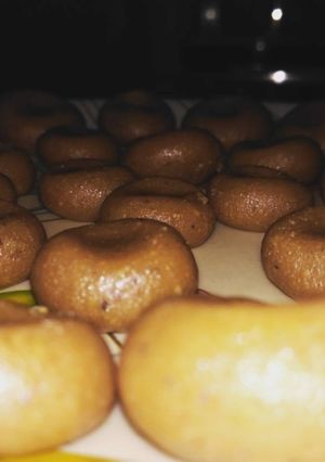 A picture of Marie biscuits peda.
