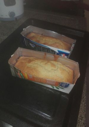 Una foto de Budín de banana en molde de caja de leche