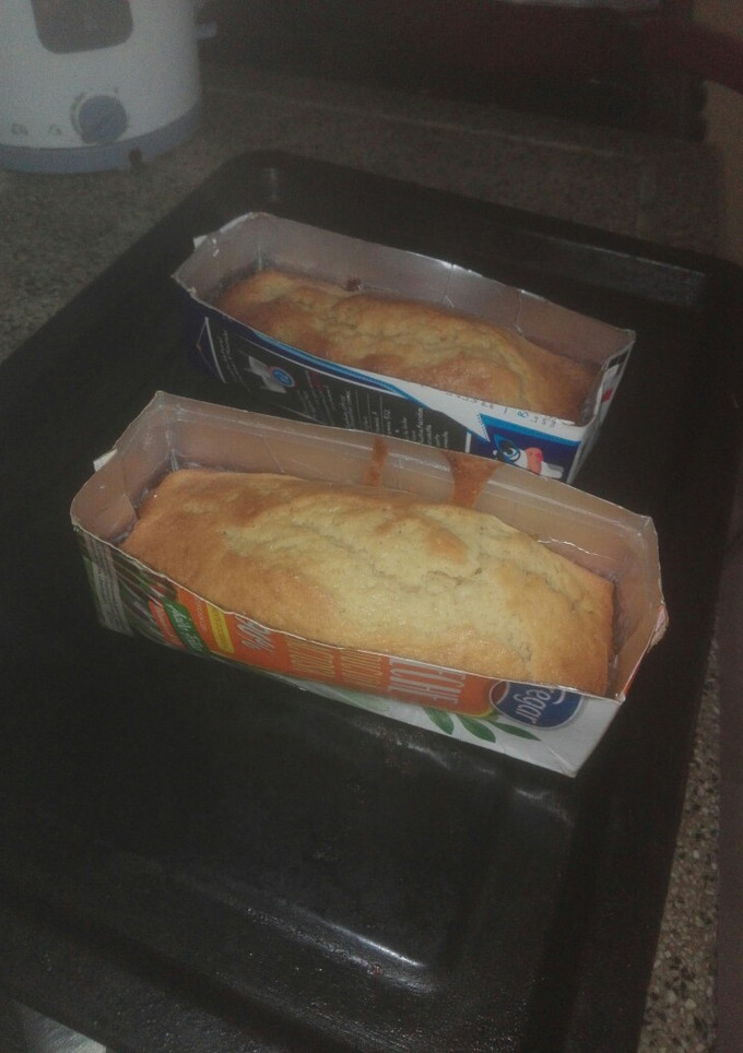 Una foto de Budín de banana en molde de caja de leche