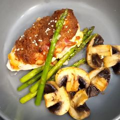 A picture of Keto, low calorie chicken cheese and bacon with mushrooms and asparagus.😋😋. Tahini & soy paste.