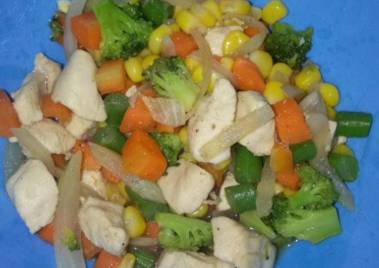 Langkah Mudah untuk Membuat Dada ayam with sayuran (menu Diet), Lezat Sekali