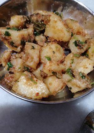 जीरा आलू (jeera aloo recipe in Hindi) रेसिपी मुख्य फोटो