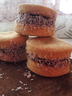Una foto de Alfajores de maicena veganos
