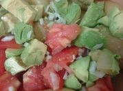 Una foto de ensalada dé tomatitos cherry