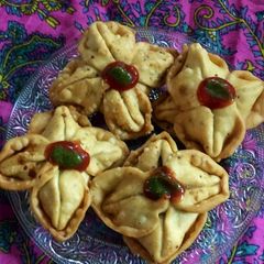 A picture of Flower samosa with peas.