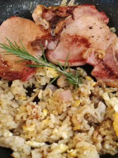 Una foto de Lomo de Sajonia con arroz salteado