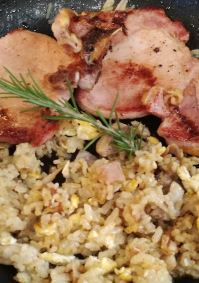 Una foto de Lomo de Sajonia con arroz salteado