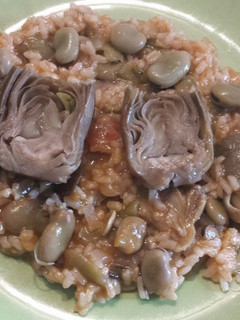 Una foto de Habas Con Alcachofas Y Arroz