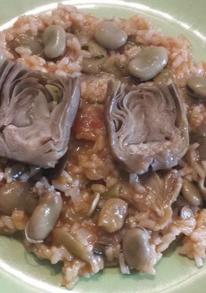 Una foto de Habas Con Alcachofas Y Arroz