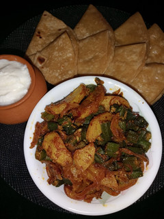 आलू प्याज़ भिंडी की सब्जी (Aloo Pyaz Bhindi ki sabji recipe in Hindi) रेसिपी मुख्य फोटो