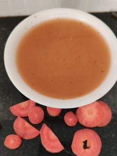 टमाटर गाजर और पुदीने का सूप (Tamatar gajar aur pudine ka soup recipe in hindi) रेसिपी मुख्य फोटो