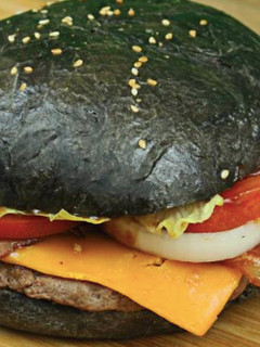 Una foto de Hamburguesa negra Burger King: receta para Halloween