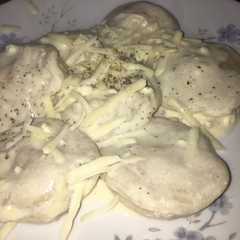 Una foto de Sorrentinos caseros de panceta y ricota con crema y roquefort