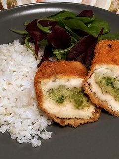 Brokkolival töltött rántott csirkemell gluténmentesen recept fotója