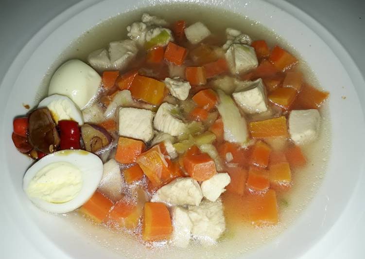 Sop Ayam Minimalis (Clear Chicken Soup)