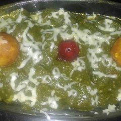 A picture of Golden Balls in Hariyali gravy.