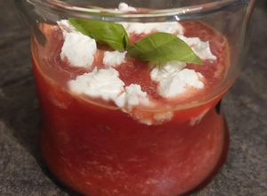 Une photo de Gaspacho de pastèque 🍉 au chèvre 🐐 frais