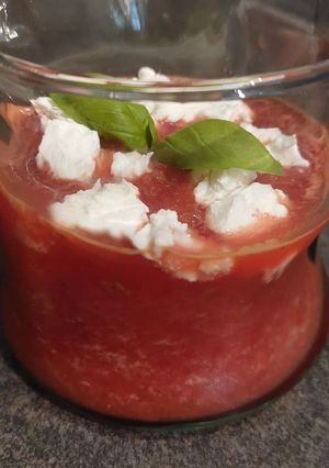 Une photo de Gaspacho de pastèque 🍉 au chèvre 🐐 frais