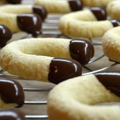 A picture of Coconut cookies.