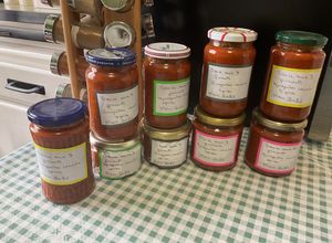 Une photo de Sauce extra forte aux 3 piments, gingembre, citron, coriandre et épices