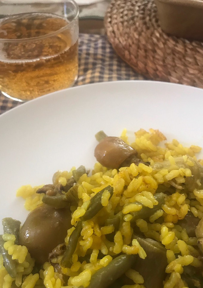 Una foto de Arroz seco con sepias mini y verduras