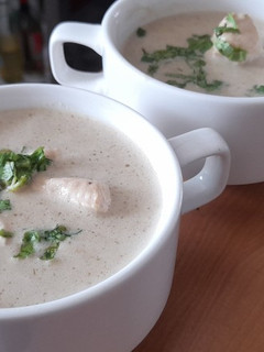 Una foto de Sopa de pollo y coco