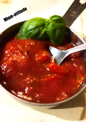 Une photo de C'est la, c'est la... salsa... des tomates... Salsa... des tomates !