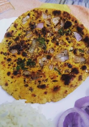 A picture of Missi roti.