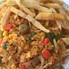 Una foto de Arroz con pollo al curry