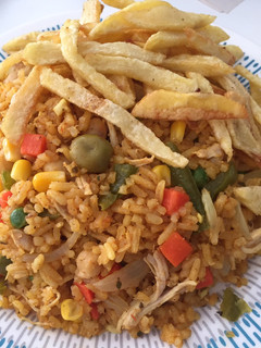 Una foto de Arroz con pollo al curry