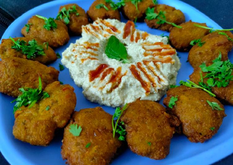 Pitta bread with Falafel and Hummus