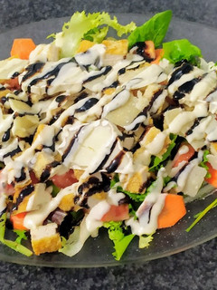 Una foto de Ensalada dos salsas