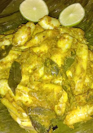 A picture of Steamed small fish in banana leaves.
