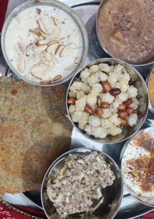 A picture of Kuttu paratha falahari thali.
