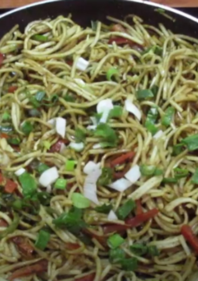 हक्का नूडल्स hakka noodles recepie in hindi) रेसिपी मुख्य फोटो
