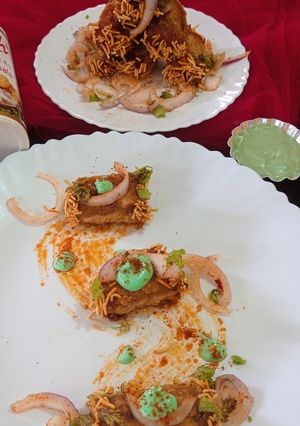 A picture of Khichdi Sev Roll.