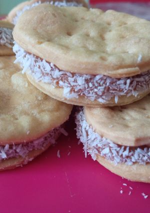 Una foto de Alfajores de hojarasca 🥰