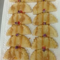 A picture of Upside down Pineapple Cup cakes.