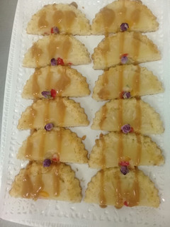 A picture of Upside down Pineapple Cup cakes.