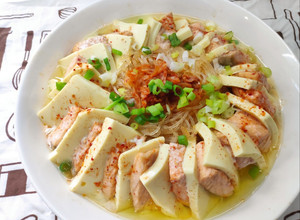 韓式泡菜鮭魚粉絲蒸豆腐 的食譜成品照片