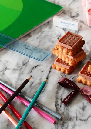 Une photo de Petit écolier aux biscuits roses