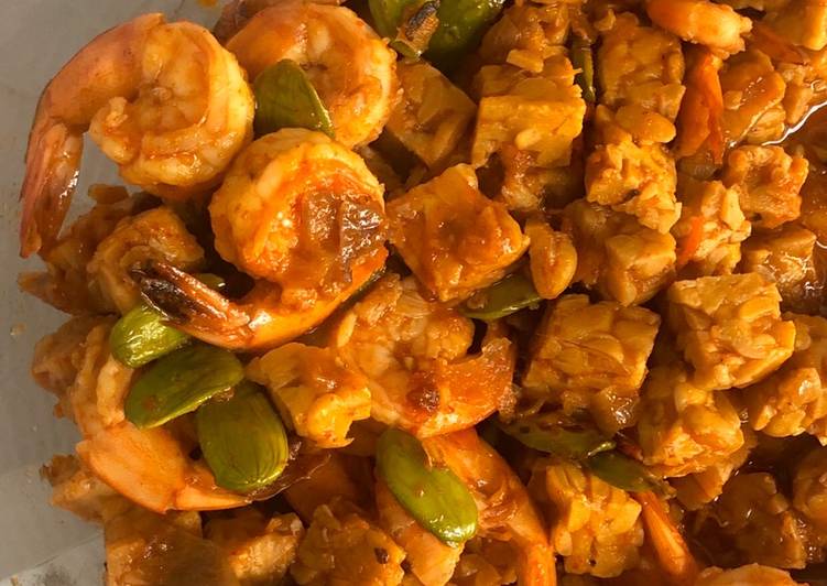 Bagaimana Menyiapkan Petai udang tempe bumbu balado yang Bikin Ngiler