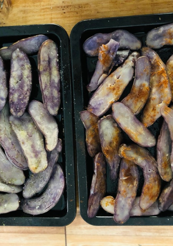 Una foto de Papas negras al horno
