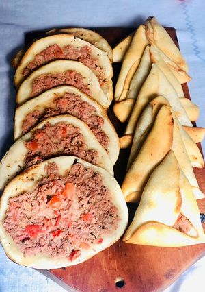 Una foto de Empanadas armenias, árabes Sfija, Fatay, lehmeyun