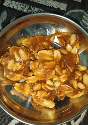 A picture of Peanut chikki.